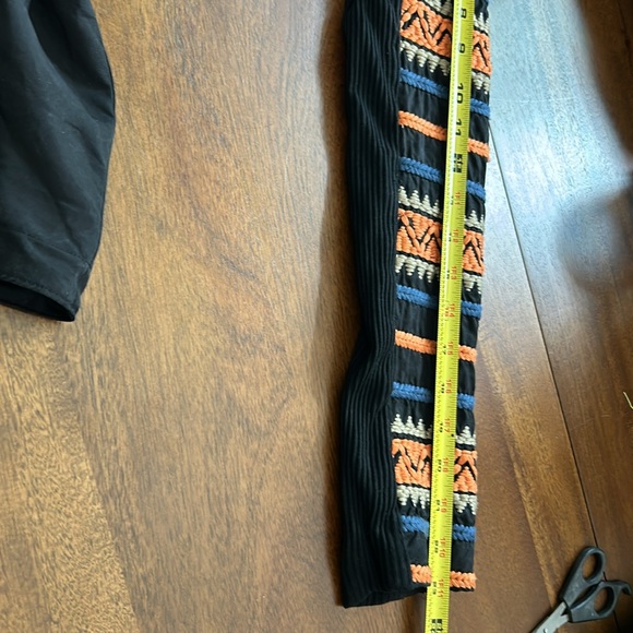 Ripcurl waterfall jacket. Size medium. Great condition. Aztec design on sleeves. - Picture 8 of 10